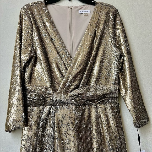 Calvin Klein Women’s Size 8 Shimmering V Neckline Gold Sequin 3/4 Sleeve Dress - Picture 3 of 16